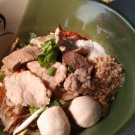 ก๋วยเตี๋ยวเรือเจ๊แดง ประชาอุทิศ79