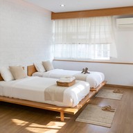 Eat Sleep Cafe & Bed