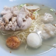 เมนูของร้าน ก๋วยเตี๋ยวอยู่เจริญ
