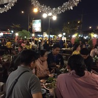 หน้าร้าน ร้านลาบอุบล แหลมฉบัง
