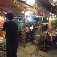 บรรยากาศ ร้านลาบอุบล แหลมฉบัง