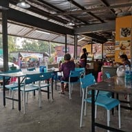 บรรยากาศ ส้มตำมุมทอง บางกรวย