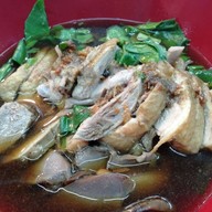 ก๋วยเตี๋ยวไก่ตุ๋น กฤตยา  เดอะ สตรีท รัชดา โซน Take Home