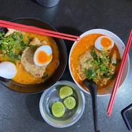 เมนูของร้าน เด็กเส้น ตลาดพลู ตลาดพลู