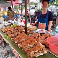 หัวหมูพะโล้ยายศรี - ตลาดแม่สะไบทอง