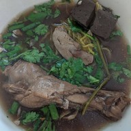 ก๋วยเตี๋ยวเป็ดตุ๋น เจ้าเก่าหนองมน