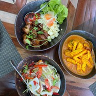 เมนูของร้าน Three Monkeys Restaurant วิชิต