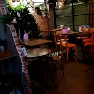 Buff Bar & Bistro สะพานควาย