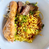 เมนูของร้าน ก๋วยเตี๋ยว ลุงโก้