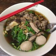 ร้านน้ำเงี้ยว-ข้าวซอย หม้อดิน