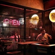 Buff Bar & Bistro สะพานควาย