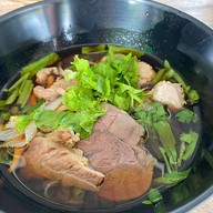 เมนูของร้าน ก๋วยเตี๋ยวดงมูลเหล็ก นครสวรรค์