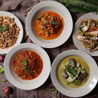 ข้าวหมูทอด สูตรวังนพวงศ์ (ฟรี! น้ำพริกแซ่บๆ)  @สาขาหลังอิมพีเรียลเวิลสำโรง สาขาหลังอิมพีเรียล