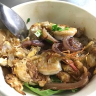 เมนูของร้าน ก๋วยเตี๋ยวคั่วเป็ดอร่อยริมทาง คลองถม