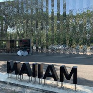 กำแพงแก้ว บาย เชฟตูตู