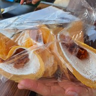 เมนูของร้าน ขนมเบื้อง หน้าท่าเรือเจริญสุนทร