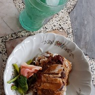 เมนูของร้าน เป็ดย่างน้ำผึ้งเจ้าเก่าบางรัก ตรงข้ามซอยวัดตะกล่ำ