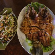 สวนอาหารไผ่ไบร์ทแหละ (ศูนย์รวมอาหาร เหนือ ใต้ อิสาน กลาง)