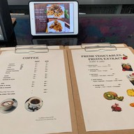 กำแพงแก้ว บาย เชฟตูตู