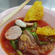 เมนูของร้าน ก๋วยเตี๋ยวต้มยำ หน้า ธ.ไทยพาณิชย์ อุดมสุข