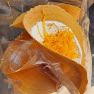 เมนูของร้าน ขนมเบื้อง หน้าท่าเรือเจริญสุนทร