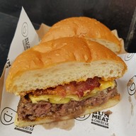 เมนูของร้าน Bun Meat and Cheese เดอะคอมมอนส์ ศาลาแดง