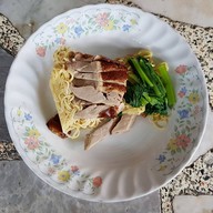 เมนูของร้าน เป็ดย่างน้ำผึ้งเจ้าเก่าบางรัก ตรงข้ามซอยวัดตะกล่ำ