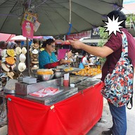 หน้าร้าน ขนมเบื้อง หน้าท่าเรือเจริญสุนทร