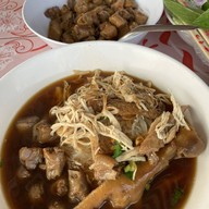 เมนูของร้าน ก๋วยเตี๋ยวไก่มะระบุฟเฟ่ต์