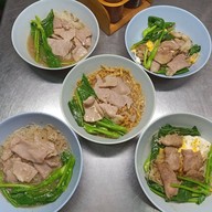 ราดหน้าดินแดงเจ้าอร่อย@หลังแฟลต5 ปากซ.ประชาสันติ ดินแดง