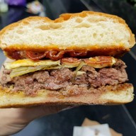 เมนูของร้าน Bun Meat and Cheese เดอะคอมมอนส์ ศาลาแดง