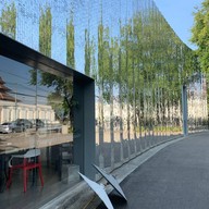 กำแพงแก้ว บาย เชฟตูตู