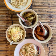 เมนูของร้าน โกดำขนมจีน บ้านในสวน