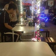 hilarious bistro & bar bangkok สาขา4 คลองหลวง