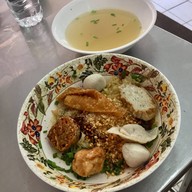 เมนูของร้าน ไฮเช็งก๋วยเตี๋ยวลูกชิ้นปลา พระยาสุเรนทร์(รามอินทรา109)