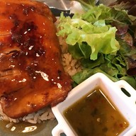 ข้าวไก่อบซอสเสาวรส