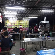 ลุงพันธ์ - ป้านงค์ อาหารตามสั่ง ก๋วยเตี๋ยว กาดวรุณ