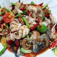 ข้าวหมูแดงหมูกรอบ