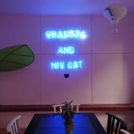 บรรยากาศ Grandpa’s Cafe แกรนปาคาเฟ่ -