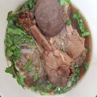 ก๋วยเตี๋ยวเป็ดตุ๋น เจ้าเก่าหนองมน