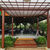 อิ่มริมคลอง