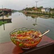 อิ่มริมคลอง