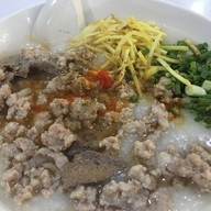 เมนูของร้าน ก๋วยจั๊บแม่บุญ Magic Food Park ท่าอากาศยานดอนเมือง