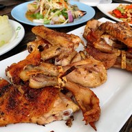 เมนูของร้าน กุหลาบดอกใหม่ บายนิวไก่ย่างบัวตอง