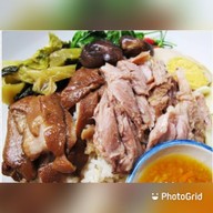 หน้าร้าน ชะเอม อาหารตามสั่ง