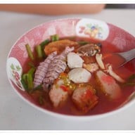 เมนูของร้าน สุขใจ ก๋วยเตี๋ยวกั้ง