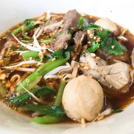 อาซียะห์ ก๋วยเตี๋ยวเนื้อต้มยำ (ปากซอยนครเขื่อนขันธ์8)