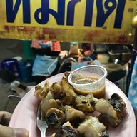 เมนูของร้าน หมึกดำ หน้า ม.แม่โจ้(ปลาหมึกย่าง เห็ดออรินจิย่าง)