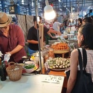 บรรยากาศ แหนมหมู ยายจันทร์