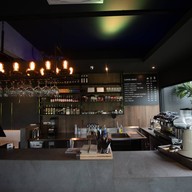 บรรยากาศ Yellow Stone Bistro Bar & Karaoke